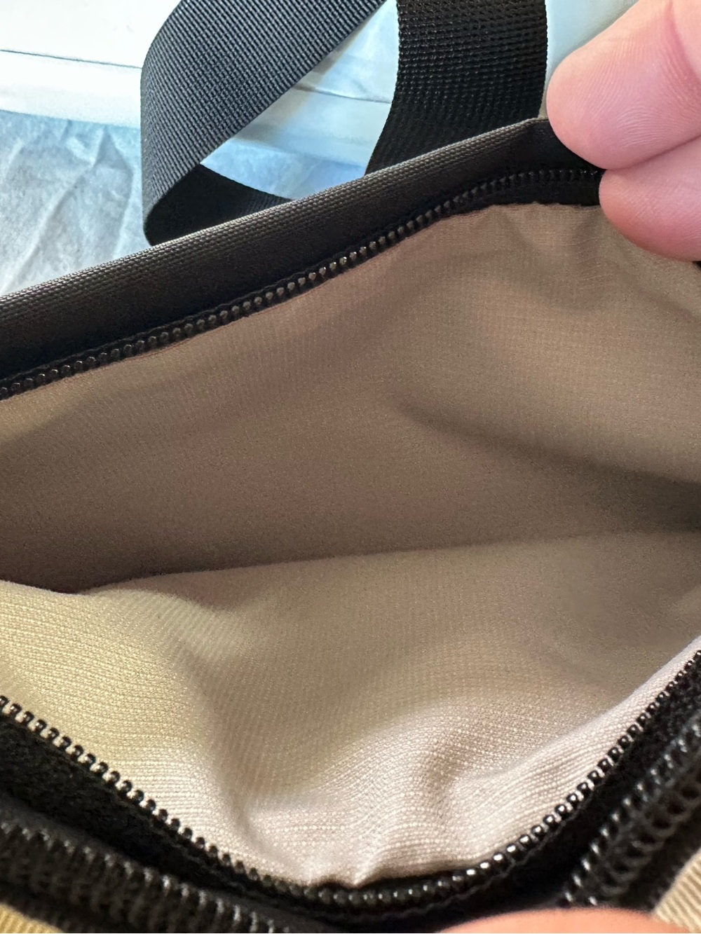 Bellroy Venture Ready Sling 2.5L - Picture 8 of 11